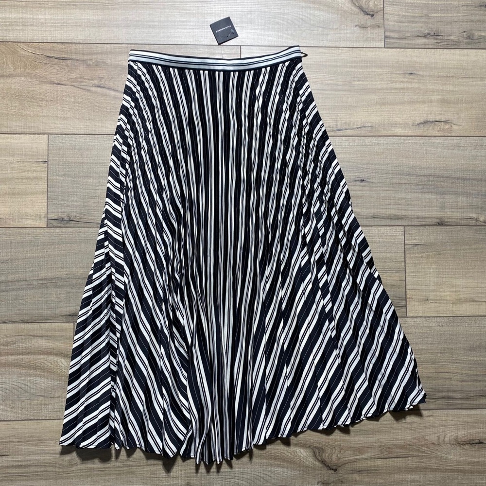 Club Monaco Women's Straight Fit Annina Skirt Size 2 Black Cream